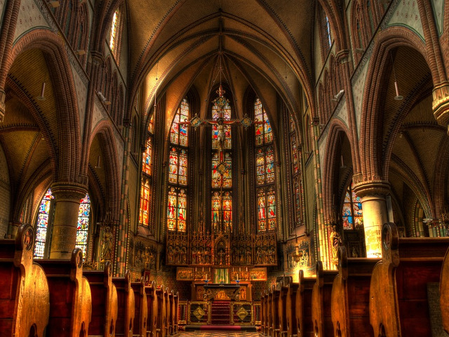 In 2010, Biserica Catolica a avut incasari de 97 miliarde de dolari