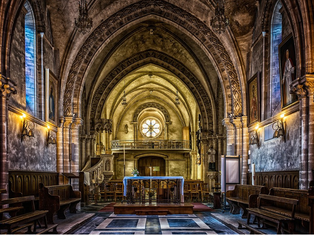 Studiile au demonstrat ca mersul la biserica scade tensiunea arteriala