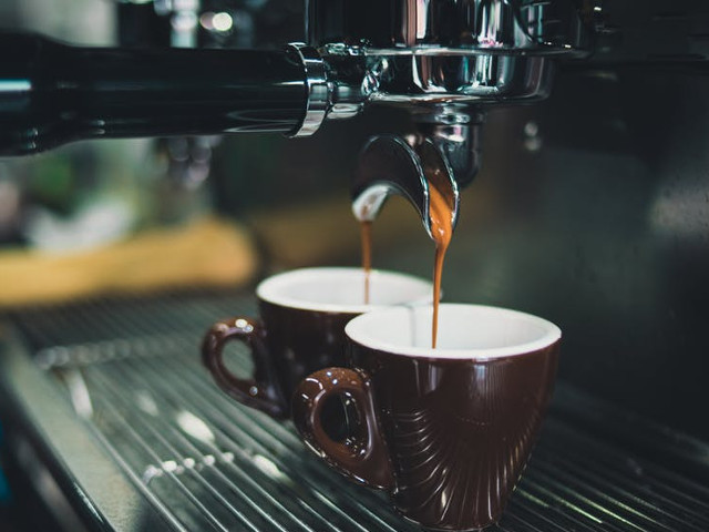 Specialistii au demonstrat ca 2 sau 4 cesti de cafea pe zi reduc cu 50% riscul de suicid