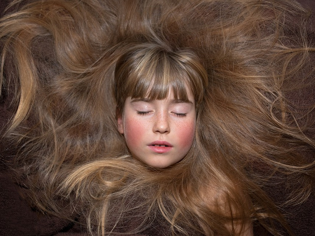 Bijuterii fabricate din parul decedatului