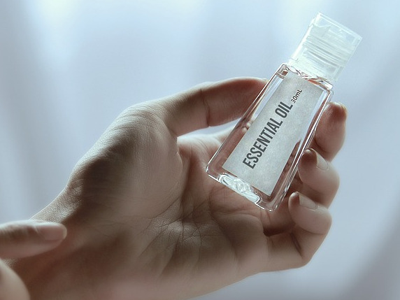 Utilizarea uleiurilor esentiale in masti de fata sau afectiuni cutanate