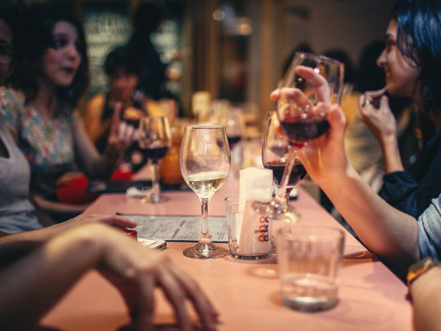 Barurile si cafenelele britanice se vor inchide mai tarziu in ziua casatoriei