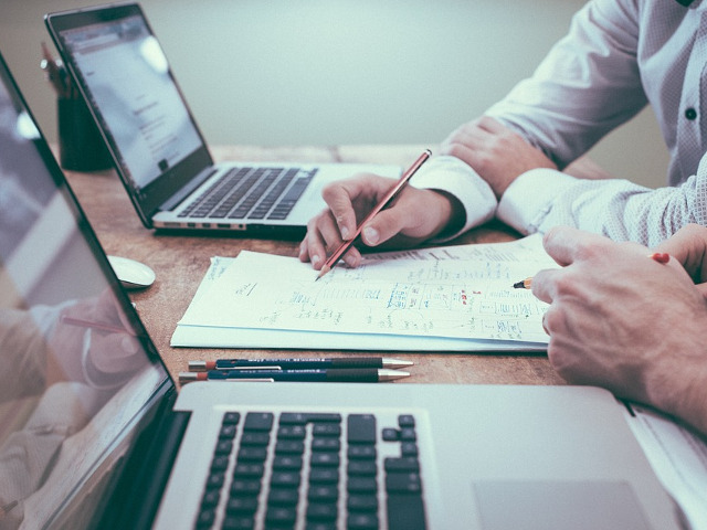 Esti rugat sa supraveghezi noul coleg, insa ai experiente neplacute din alte dati