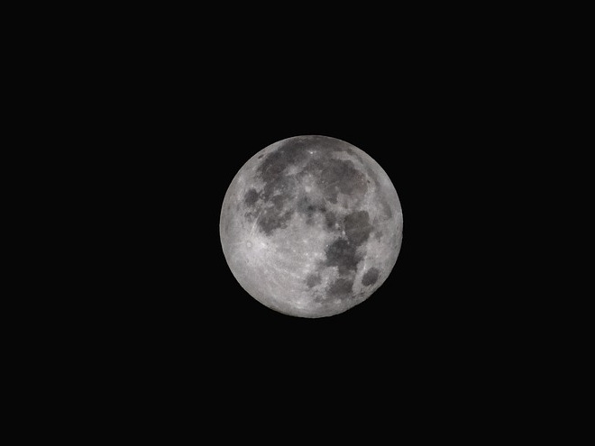 Daca aveti o greutate de 68 kg pe Pamant, pe Luna ati avea doar 11 kg