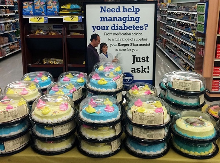 Sfaturi pentru diabetici langa raftul de torturi