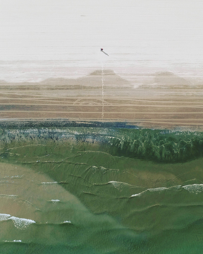 Priveste cu atentie!