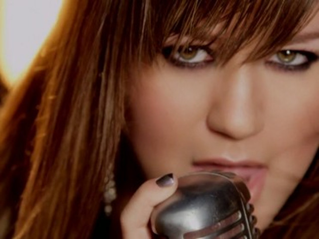 Stronger (What Doesn’t Kill You) – Kelly Clarkson