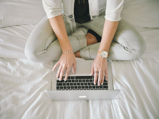 In loc de semnatura...