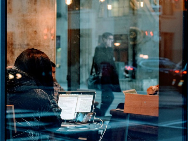 Purtati discutii video