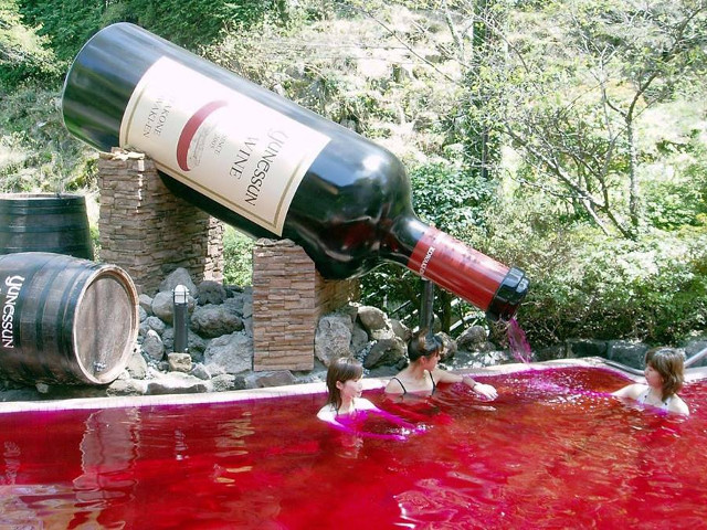 Poti face baie in vin