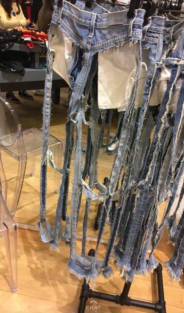 Oricat de bizar ar parea, acesti... pantaloni au multi cumparatori si costa 168 de dolari