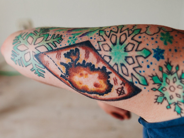 La ce te duce cu gandul acest tatuaj?