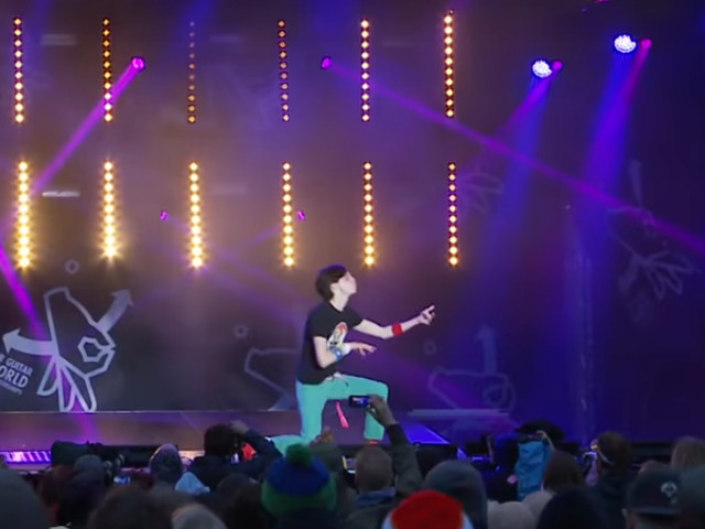 Concurs de cantat la chitara, insa fara instrument