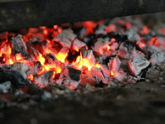 Caratul miresei pe carbuni incinsi