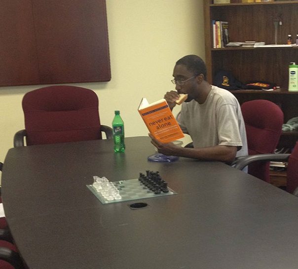 "Nu manca niciodata singur"