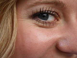 Ajuta la reducerea ridurilor