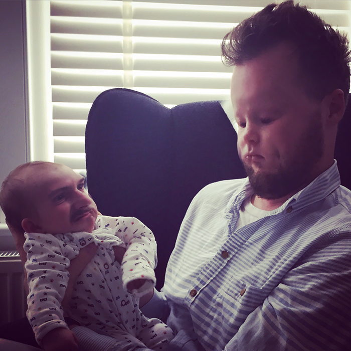 Si-a schimbat chipul cu al fiului, cu o aplicatie de telefon