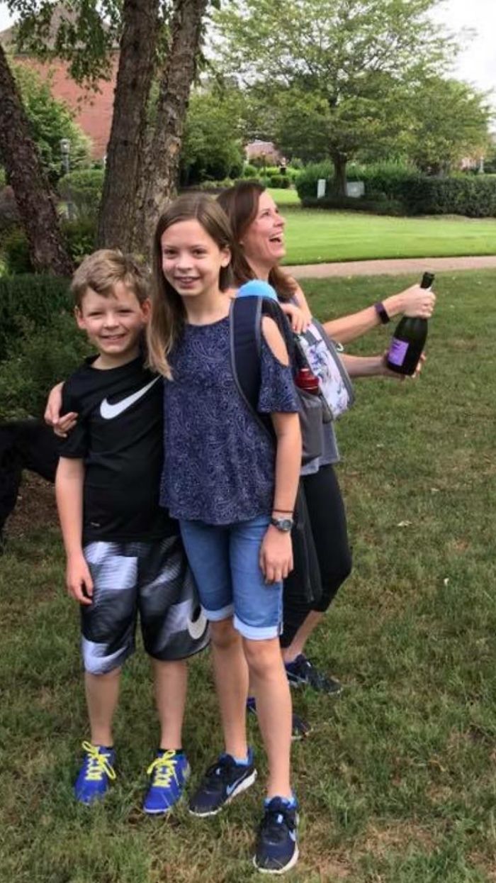 In ziua in care copiii incep scoala, parintii sarbatoresc