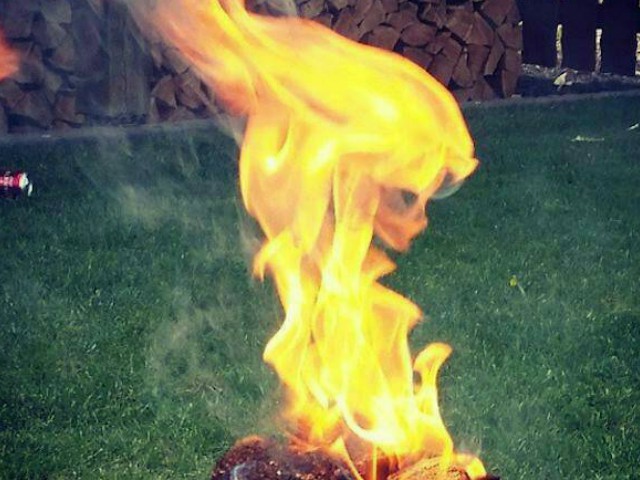 Foc care arde sub forma unui chip