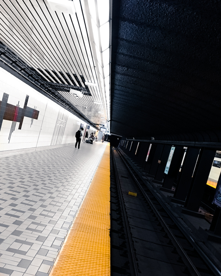 Partea "intunecata" a unei statii de metrou