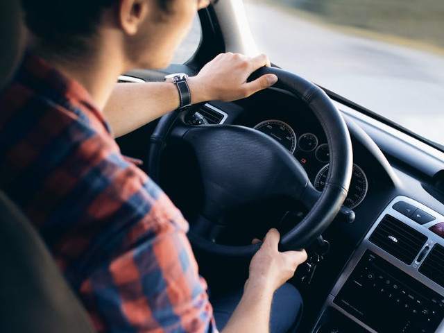 Volumul radioului este oprit atunci cand trecem cu masina prin locuri necunoscute