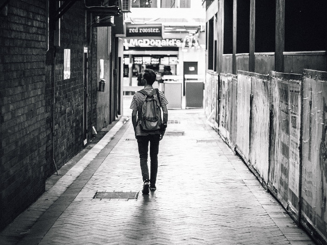 Barbatii nu cer informatii despre anumite locatii