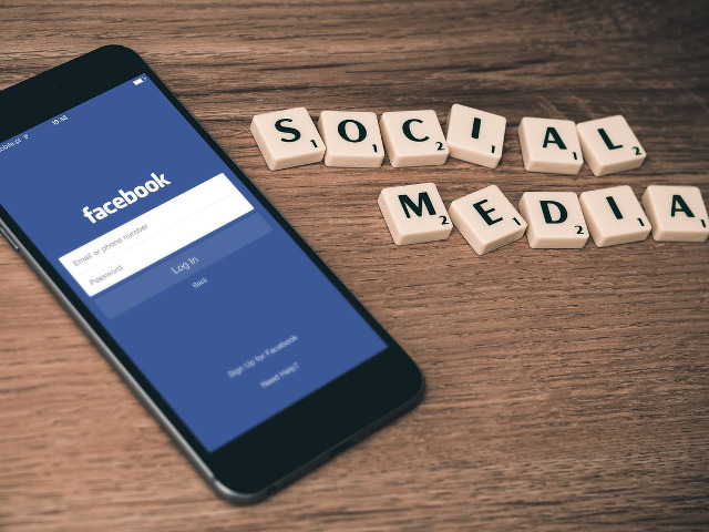 Se bazeaza foarte mult pe Social Media