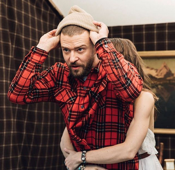 Ii "pazeste" mereu spatele