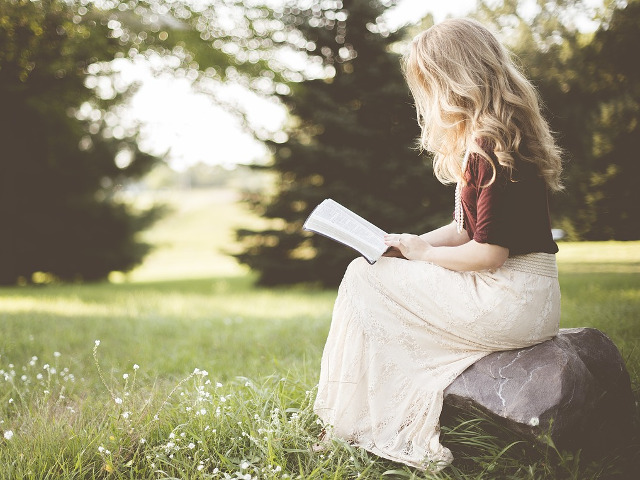 Citeste carti care sa te ajute sa fii mai sociabil