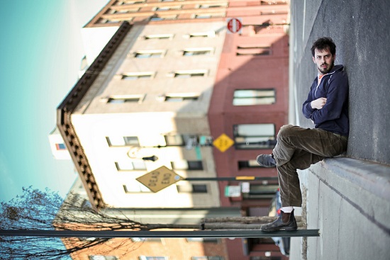 Cu susul in jos. Sau intr-o parte