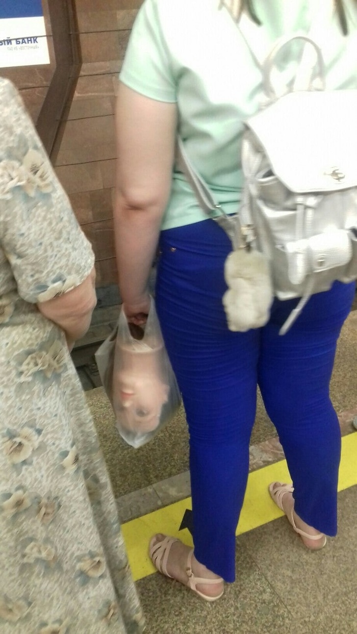 La cumparat... un cap de manechin