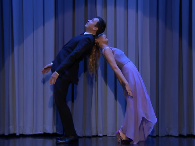 ...in timp ce Blake Lively este "maestra dansului"