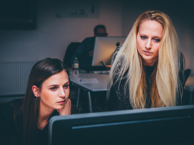 Respectul de sine este corelat cu succesul la locul de munca