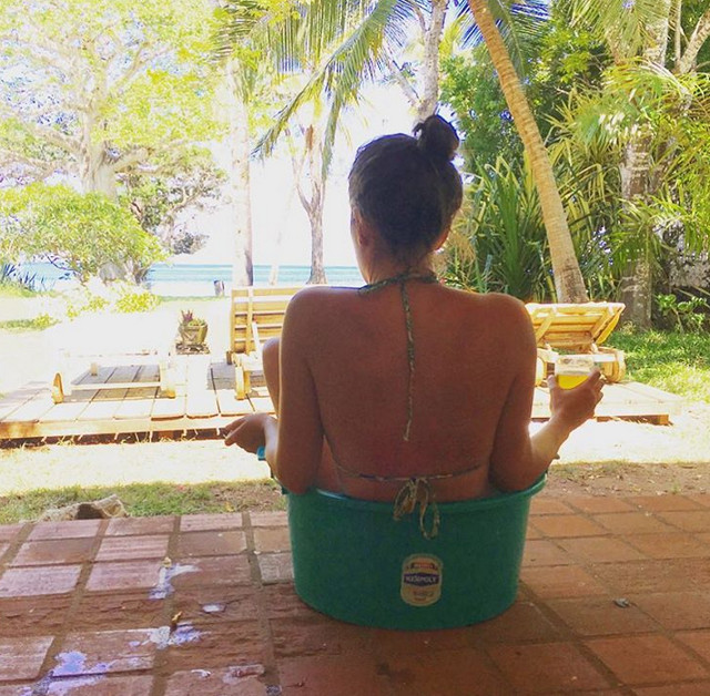 O turista s-a asezat din greseala pe un arici de mare si a fost nevoita sa stea o zi intreaga cu fundul intr-un lighean plin de otet