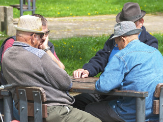 Batranetea ne "fura" simturile