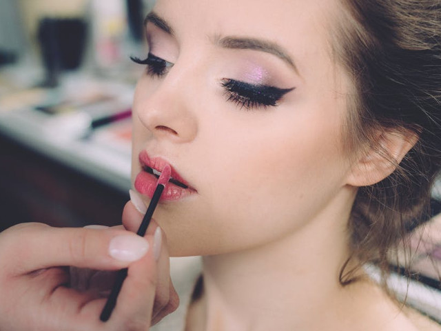 Foloseste un balsam inainte sa aplici rujul