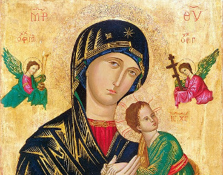 Se pun flori la icoana Preacuratei