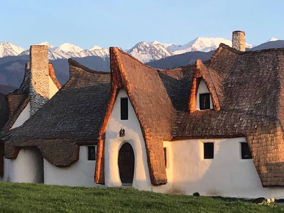 Castelul de Lut, Valea Zanelor (la 50 de km de Sibiu)