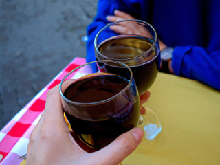 Nu se consuma vin rosu sau mancare avand aceeasi culoare