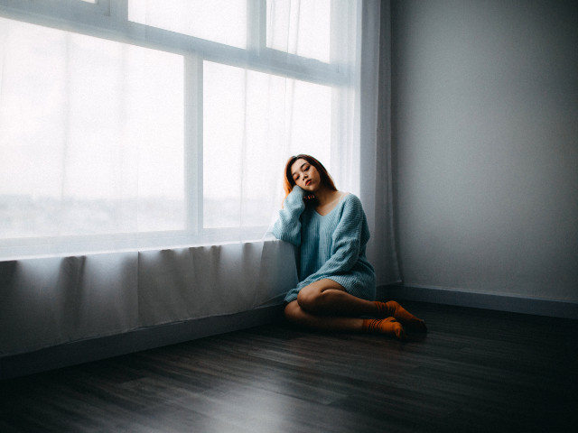 Vrea sa te controleze