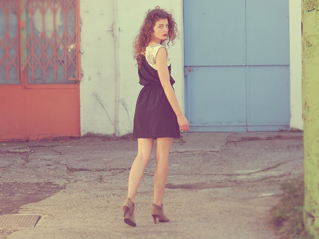 Persoanele care merg cu capul sus sunt increzatoare