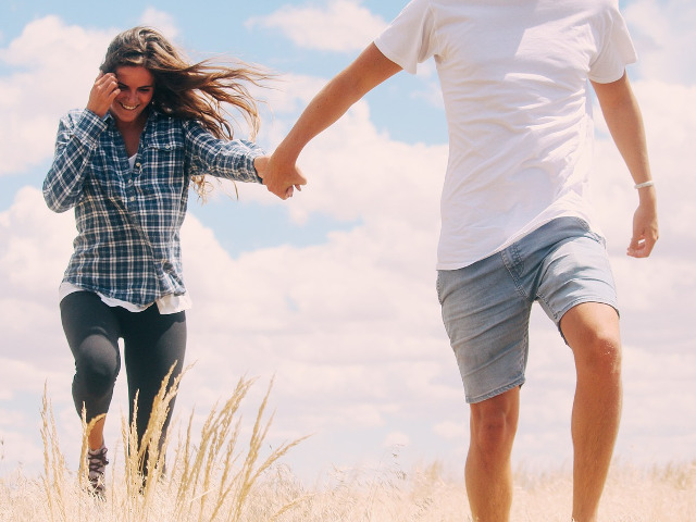 O persoana cu un mers energic este orientata spre detalii