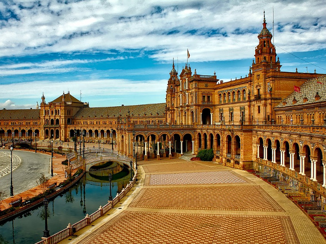 Sevilla, in loc de Barcelona