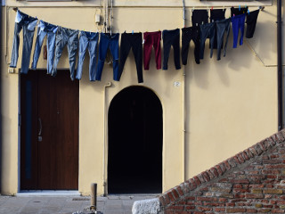 Nu se spala rufe si nu se coase