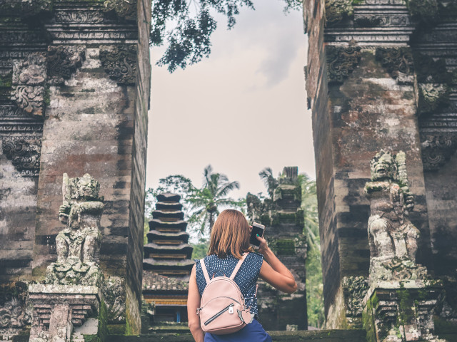 "Mananca, roaga-te si iubeste" in Bali