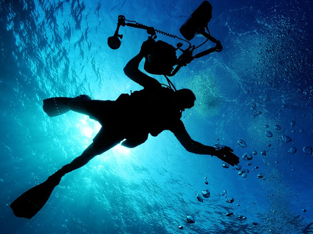 Scufundari in Marea Gaura Albastra