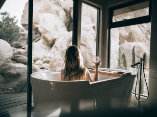 Rasfata-te cu bai minerale si uleiuri esentiale