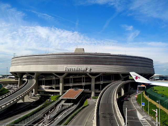 Charles de Gaulle, Paris, Franta