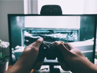 Investeste prea multi bani in jocuri video