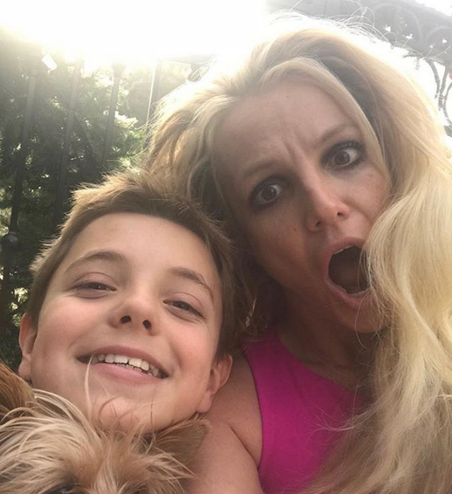 Britney Spears are doi baieti si le arata des fanilor ipostaze din viata ei de familie